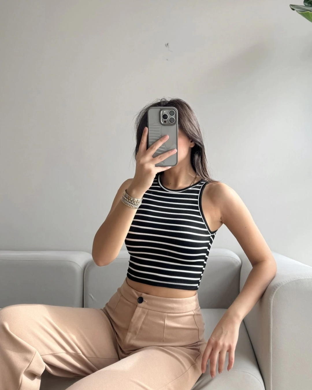 Black lines Crop